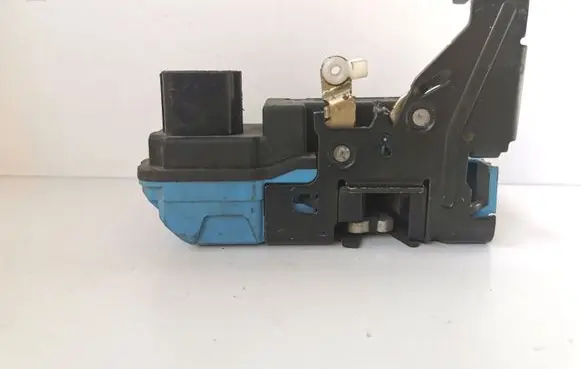 Volvo V70 Front door lock