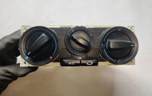 Skoda Octavia Mk1 (1U) Climate control unit 1J0820045E