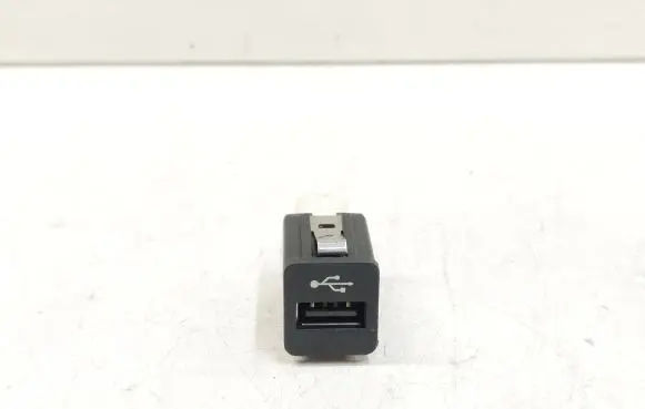 BMW 7 F01 F02 F03 F04 USB socket connector 9167196 61319167196 7131916719601