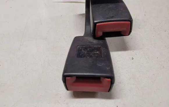 Audi A4 S4 B6 8E 8H Rear seatbelt buckle 8E085773901C