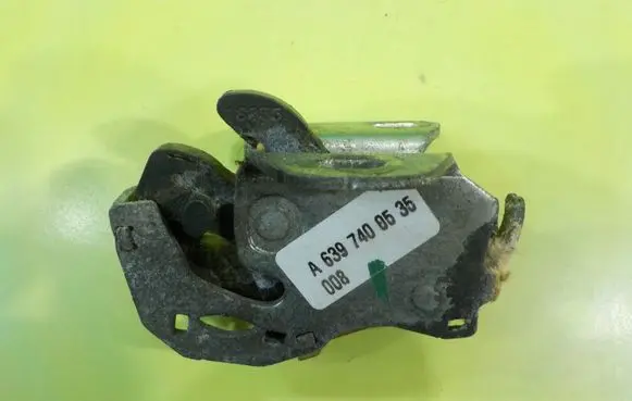 Mercedes-Benz Vito Viano W447 Front door lock A6394700535 XP206