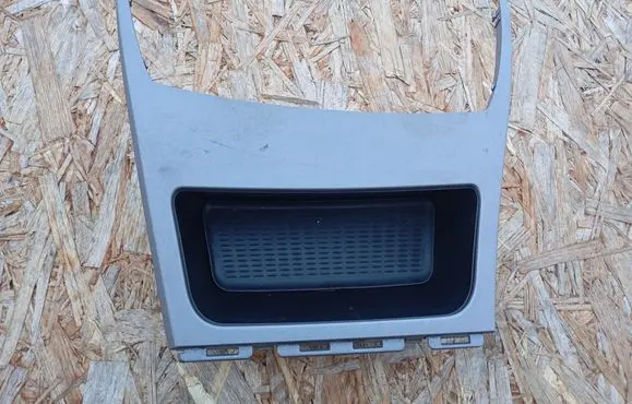 BMW 1 E81 E87 Glove box central console 7136190