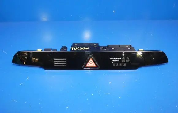 Hyundai Tucson TL Hazard light switch 93700D7800 3D136N1000