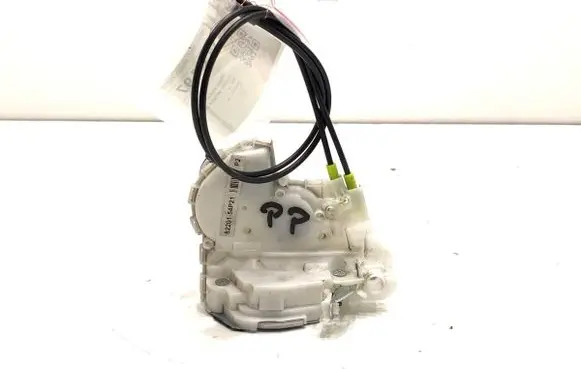 Suzuki Vitara (LY) Front door lock 8220154P21