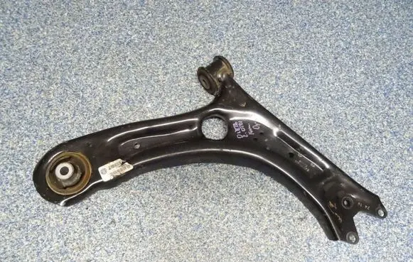 Volkswagen Jetta VI Front lower control arm/wishbone 5C0407152D