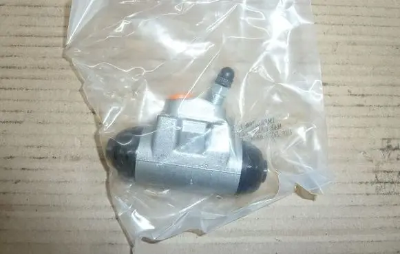 Hyundai Trajet Front brake caliper J3240512
