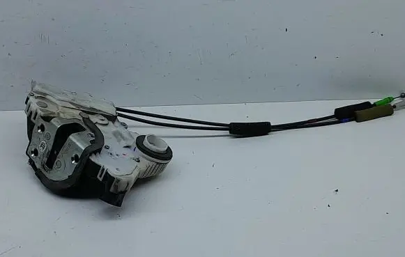Toyota Prius (XW30) Front door lock