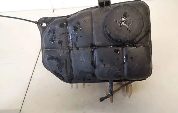 Mercedes-Benz C W203 Coolant expansion tank/reservoir 2035000049