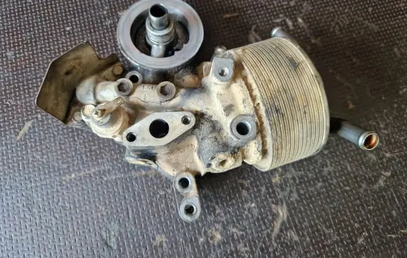 Mitsubishi L200 Oil filter mounting bracket