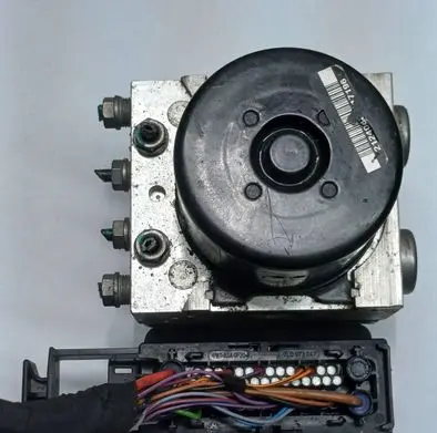 Volkswagen Golf VI ABS Pump 1K0614517BK 1K0907379AP