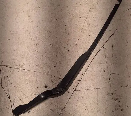 Front wiper blade arm
