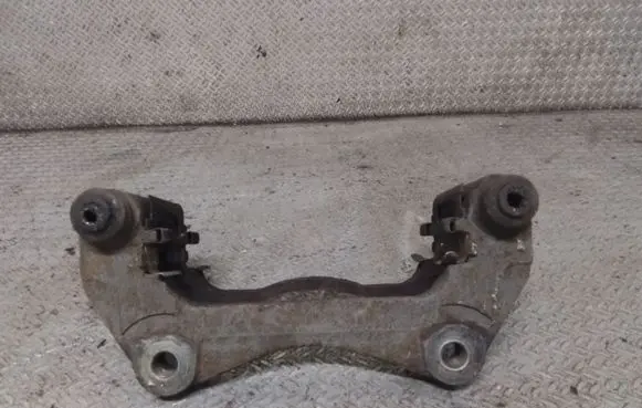 Mitsubishi Lancer VIII Front Brake Caliper Pad/Carrier 