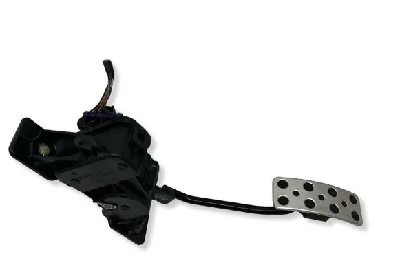 Mitsubishi Pajero Accelerator throttle pedal APM30018