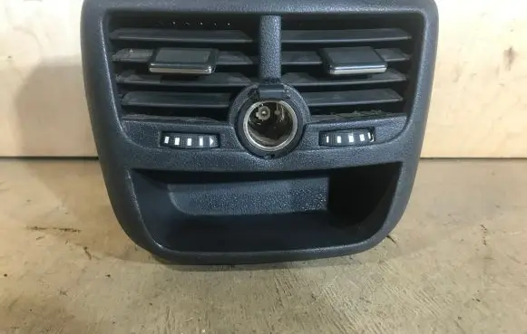 Rear air vent grill