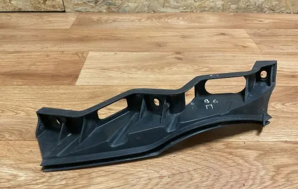Volkswagen PASSAT B6 Front bumper mounting bracket 3C0807890