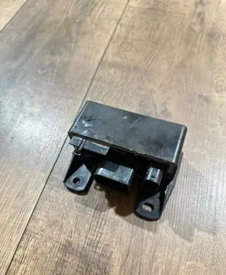 Mercedes-Benz S W220 Glow plug pre-heat relay