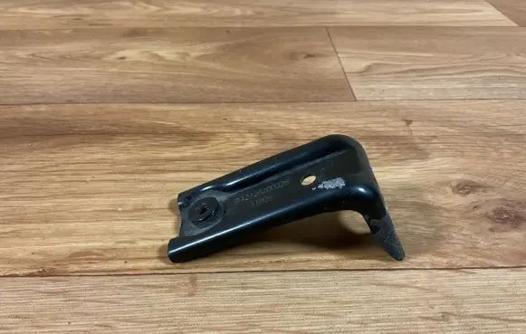 Mercedes-Benz E W212 Headlight/headlamp mounting bracket A2126200028
