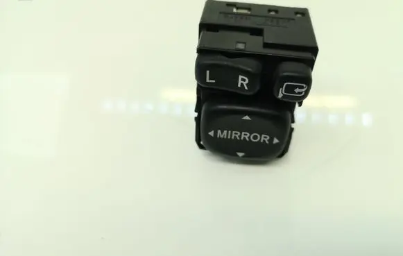 Toyota Avensis T250 Wing mirror switch 183575