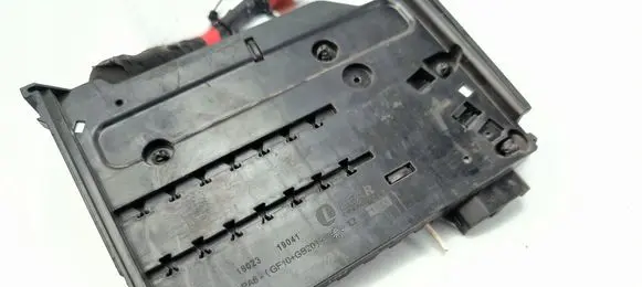 Ford Focus Relay mounting block 18023