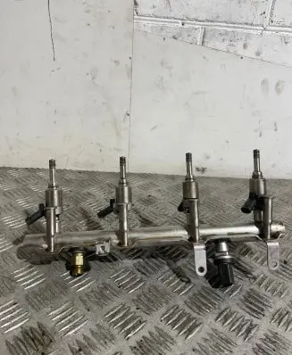 Fuel injector supply line/pipe