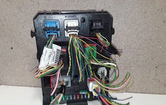 Citroen C4 I Picasso Fuse module BSI04EVK0400220910 966689568002