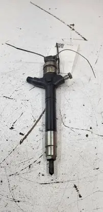 Toyota Avensis T250 Fuel injector 236700R190