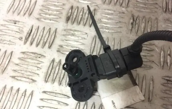 Volkswagen Golf V Air pressure sensor 0261230095 03C906051