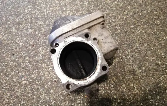 Volkswagen Touran I Throttle valve 036133062Q