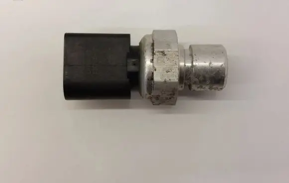 Volkswagen PASSAT B8 Air conditioning (A/C) pressure sensor 5Q0959126A