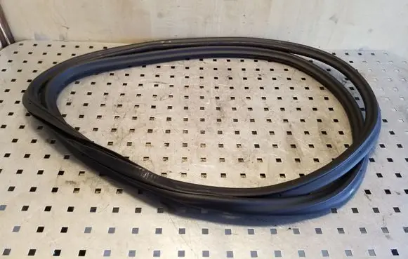 Audi A8 S8 D4 4H Front door rubber seal