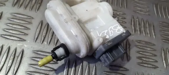 Volkswagen PASSAT B4 Central locking vacuum pump 