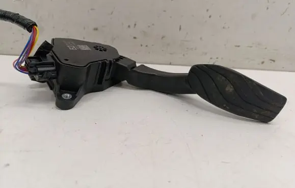 Nissan Qashqai J12 Accelerator throttle pedal 180026UA1B