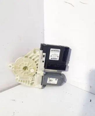 Volkswagen Golf VI Front door window regulator motor 5K0959793A 05075702 70209090921319