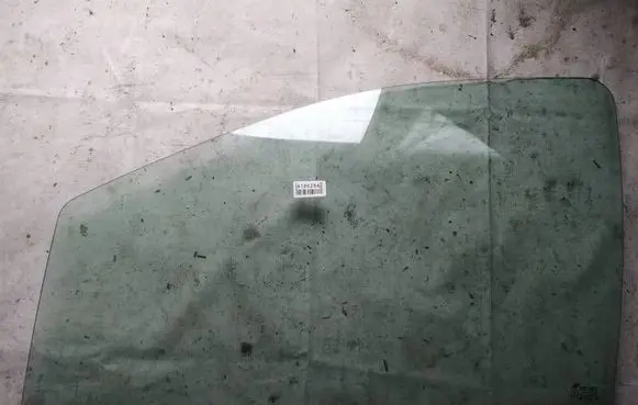 Seat Alhambra (Mk1) Front door window glass four-door as2