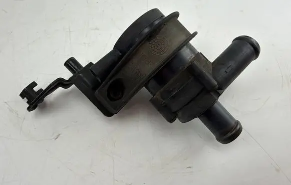 Volkswagen PASSAT B7 Electric auxiliary coolant/water pump 1K0965561F