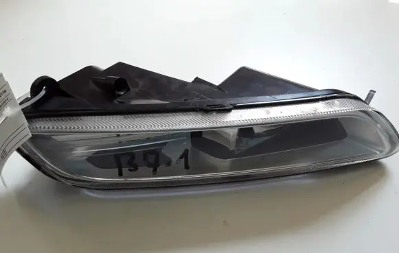 Volkswagen PASSAT B7 Front fog light 3AA941661E