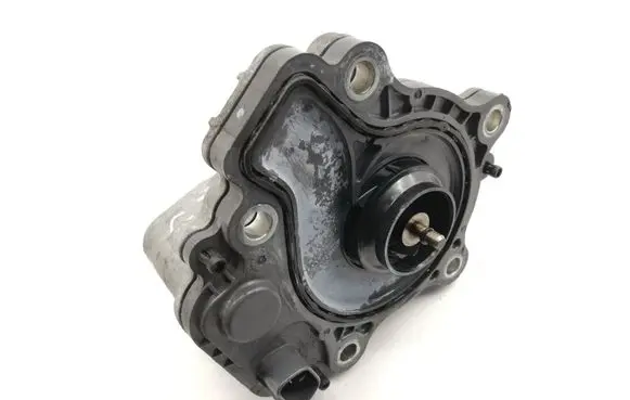 Toyota Auris E180 Water pump AISIN11 15353629