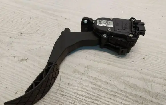 Skoda Octavia Mk1 (1U) Accelerator throttle pedal 6Q1721503B