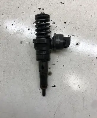 Volkswagen Caddy Fuel injector 038130073AP 0414720221