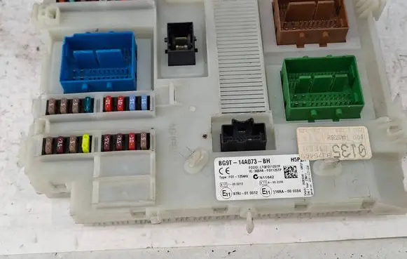 Ford Mondeo MK IV Fuse module BG9T14A073BH 97RI010012 3659AF01125TP
