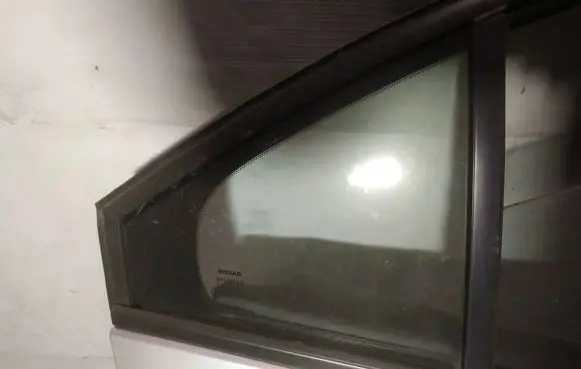Nissan Primera Rear vent window glass as2
