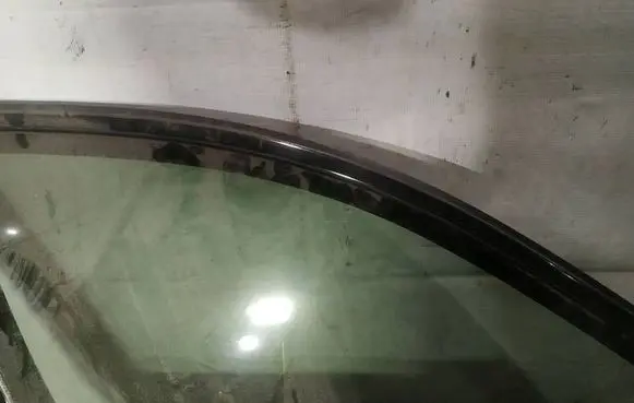 BMW 5 E60 E61 Front door window glass four-door as2