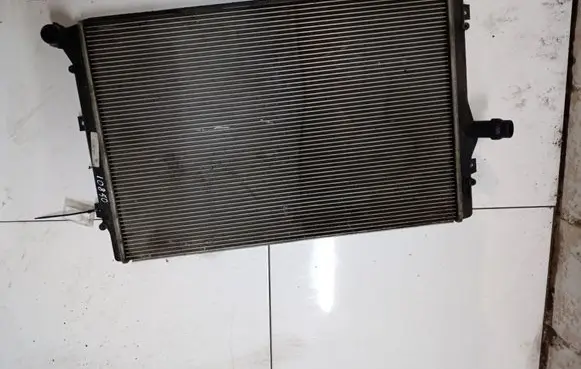 Volkswagen Golf V Coolant radiator 1K0121251N