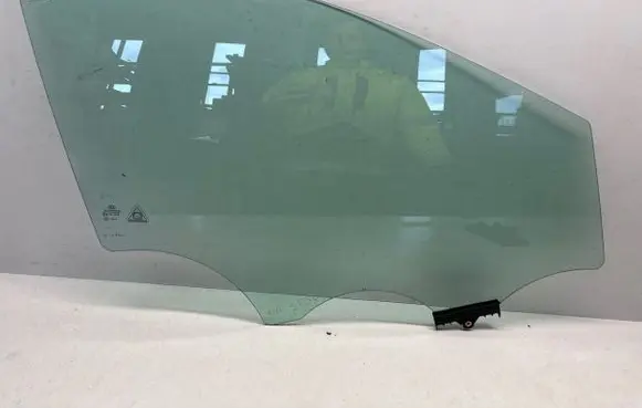 KIA Sportage Front door window glass four-door 