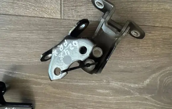 Toyota bZ4X Front door hinges set DWQD