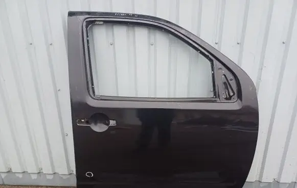 Nissan Navara D40 Front door