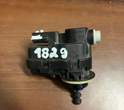 Toyota Auris E180 Headlight level adjustment motor 90013783