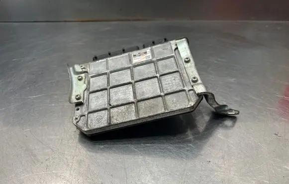 Toyota Avensis T250 Engine control unit/module 8966105D22 MB2759001921