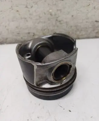 Volkswagen PASSAT B8 Piston 81L155 DET