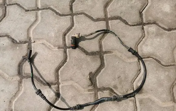 Mercedes-Benz R AMG W251 ABS brake wheel speed sensor A0009054601 5601